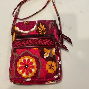 Vera Bradley small crossbody bag. Triple zippers.